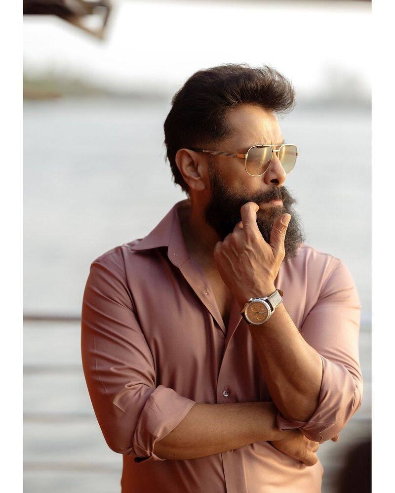 actor chiyaan vikram's stylish photos viral in social media vel