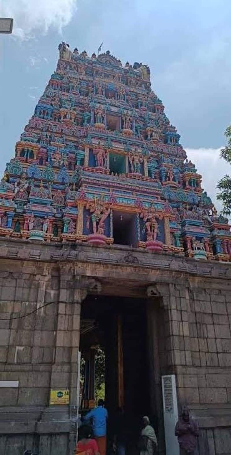 Thiruvanmiyur marundeeswarar temple worker falls from the tower and dies KAK