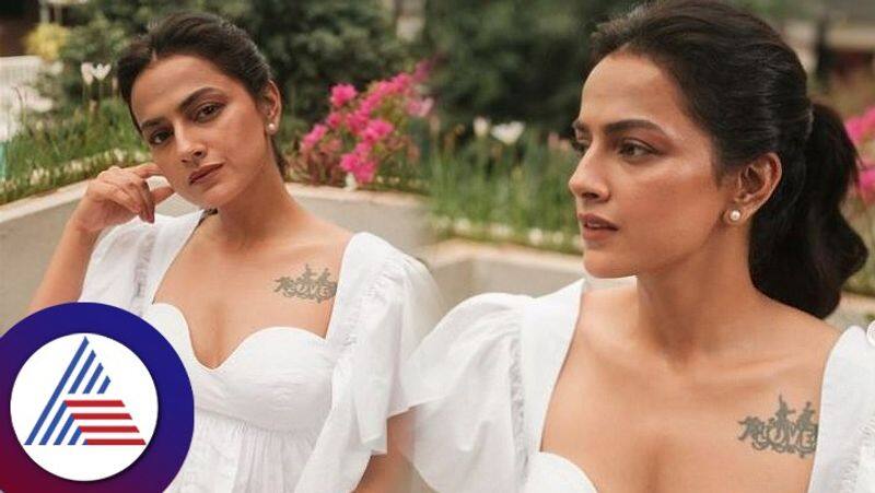 Actress Shraddha srinath wear white outfit flaunts love tattoo vcs