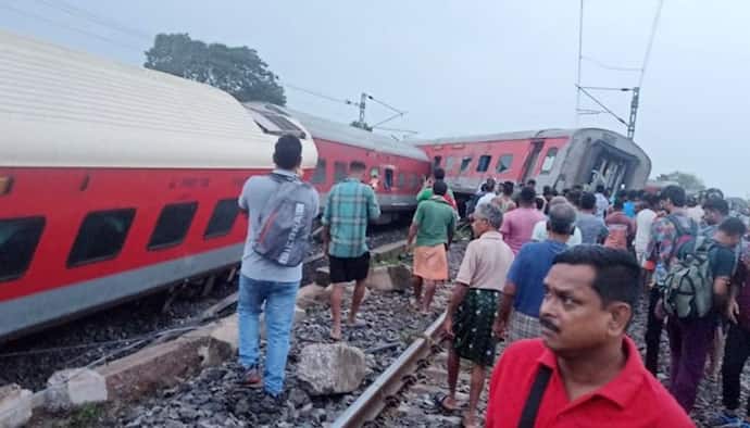 18 coaches of Mumbai-bound passenger train derail in Jharkhand, rescue ops on