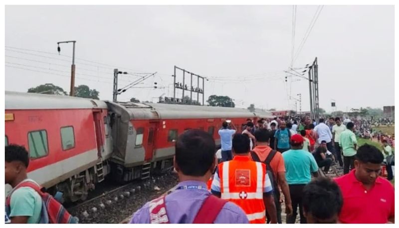 Howrah-Mumbai passenger train derailed at Jharkhand gow