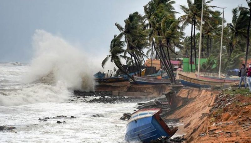 Giant waves alert for kerala says Center for Oceanography ans