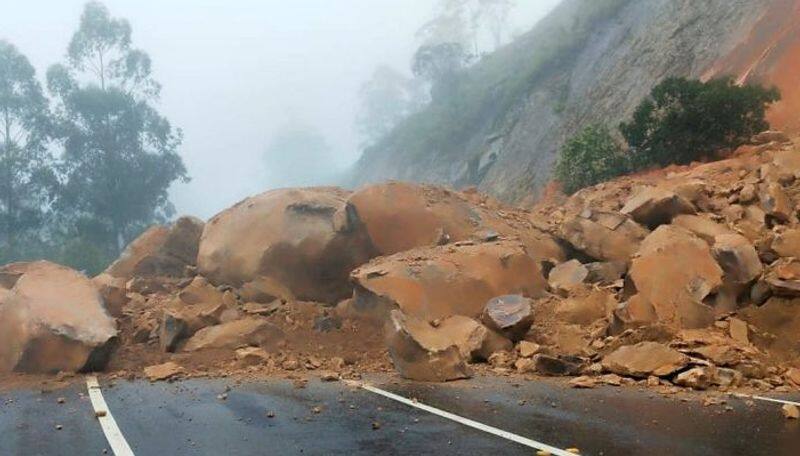 munnar cochi and munnar teni roads blocked after landslide ans