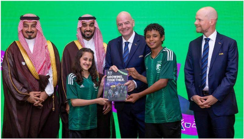 saudi submitted nomination for hosting 2034 world cup football 