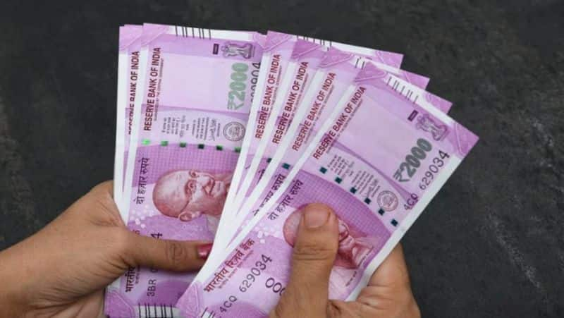 indian rupee hits record low against gulf currencies 