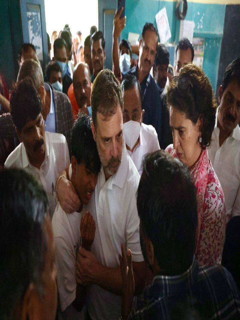 RahulGandhi Priyanka Gandhi Consoled Wayanadu landslide Victims Rya