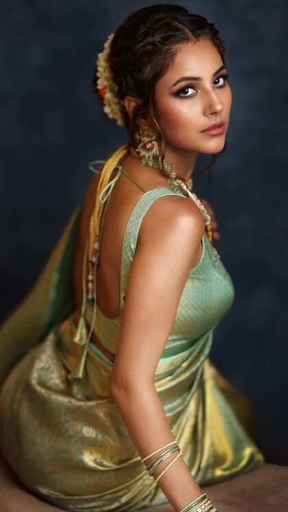 ग्रीन सिल्क साड़ी