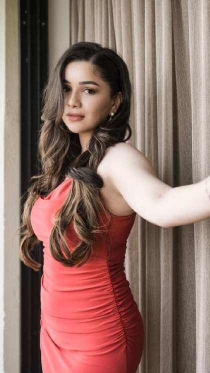 <p>सारा तेंदुलकर कई मैराथंस में हिस्सा ले चुकी हैं। सारा को रोजाना जॉगिंग करना बेहद पसंद है। इससे सारा के शरीर को फिटनेस मिलती है।<br />
 </p>
