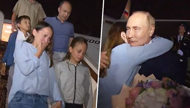 Here you are at home President Putin welcomes Russians freed after high-profile prisoner swap (WATCH) snt