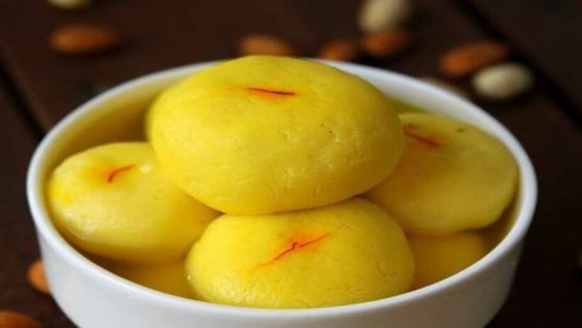 Easy Raj Bhog Recipe: रक्षाबंधन हो या जन्माष्टमी, घर पर तैयार करें टेस्टी बंगाली राजभोग 