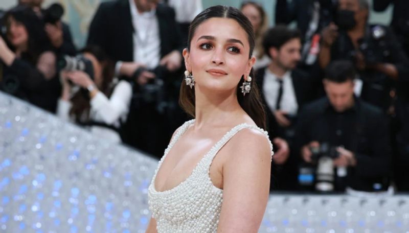 Swachh Bharat Mission: Alia Bhatt joins PM Modi's campaign on Gandhi Jayanti (WATCH) RBA