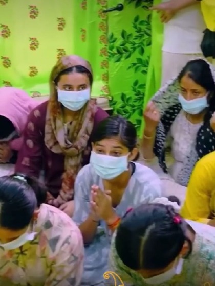 <p>हिमाचल प्रदेश से आए कबड्डी प्लेयर्स को प्रेमानंद महाराज ने बड़ी सीख दी। सभी प्लेयर्स महाराज जी के सत्संग में आए थे।</p>
