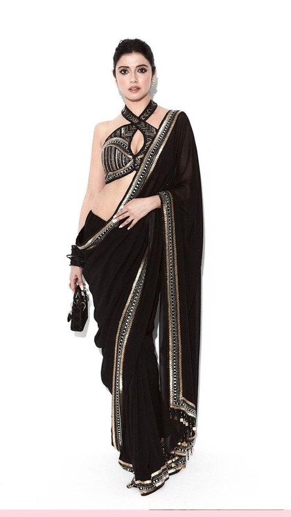 यंग गर्ल्स की पसंद बने ये Blouse Design,बाजार में है छप्पर फाड़ मांग