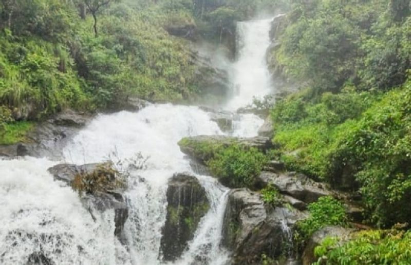 tourists restricted to iruppu falls in kodagu gvd