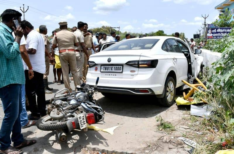 4 People in a single family killed road accident in dindigul vel