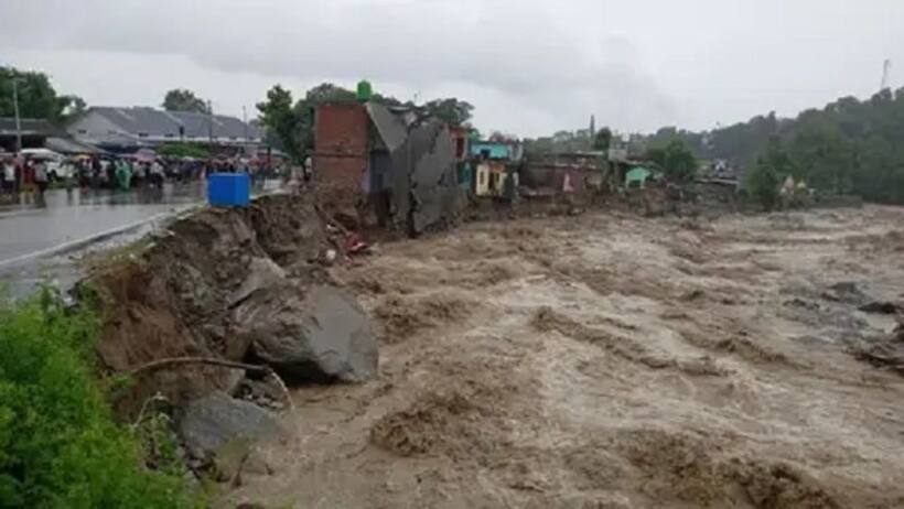 हिमाचल प्रदेश में भारी बारिश: 114 सड़कें बंद, जानें जरूरी अपडेट्स