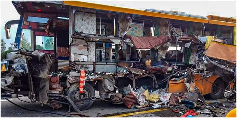 double decker bus and car collide, 7 dies 