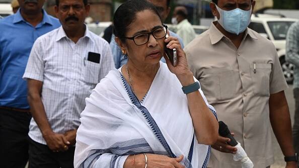 Mamata Banerjee calls Hemant Soren asking him to handle manmade flood situation in Bengal bsm