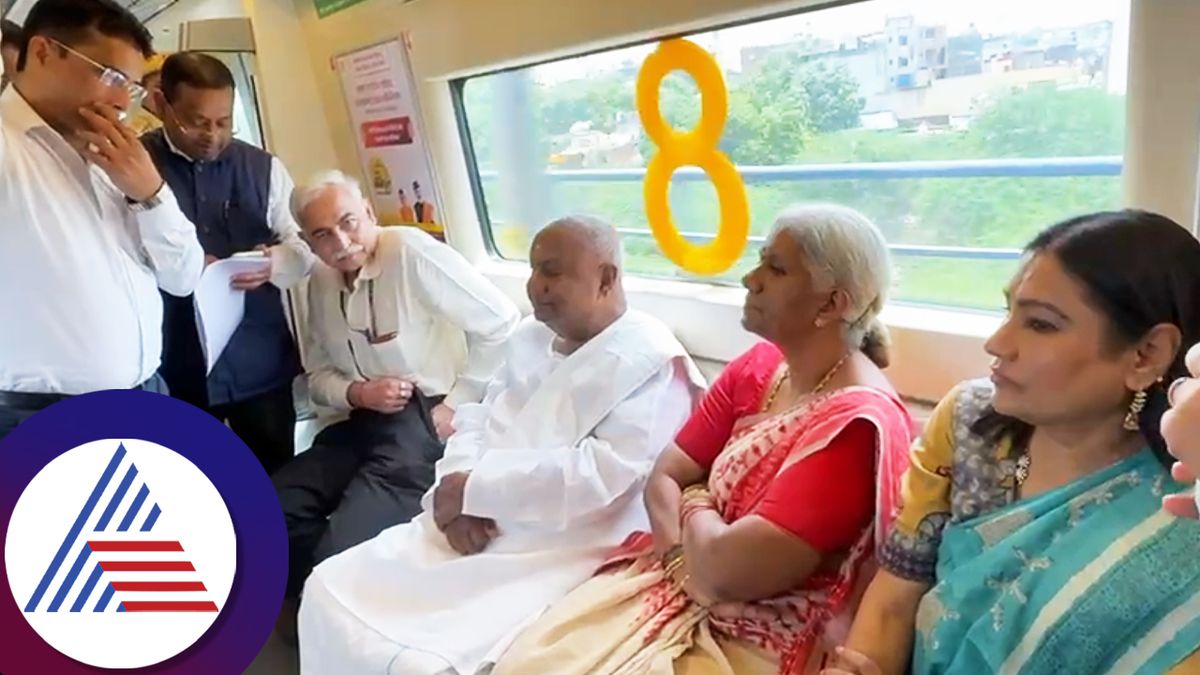 Former PM HD Deve gowda enjoys Delhi metro travel after PM Sangrahalaya visit ckm