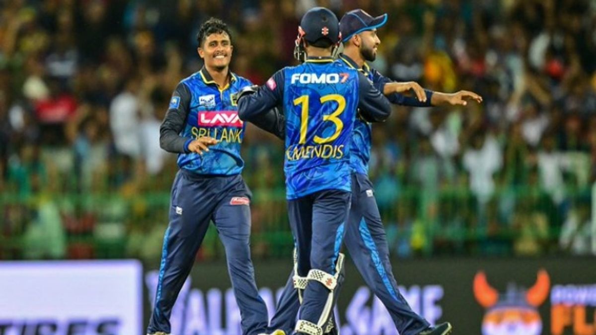 Jeffrey Vandersay Wrecks India As Sri Lanka Carve 32 Run Win In 2nd ODI kvn