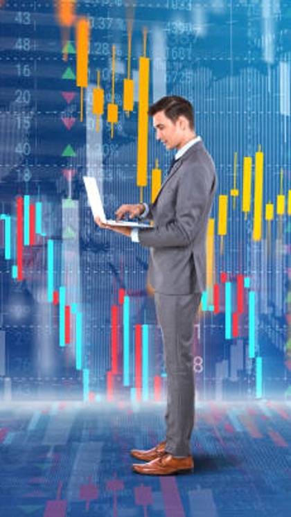 <p>सोमवार 5 अगस्त को शेयर मार्केट क्रैश कर गया। BSE Sensex 1,310.47 अंक या 1.62% की गिरावट के साथ 79,671.48 के लेवल पर खुला, तो निफ्टी 404.40 अंक या 1.64% बिखरकर 24,313.30 पर ओपन हुआ।</p>
