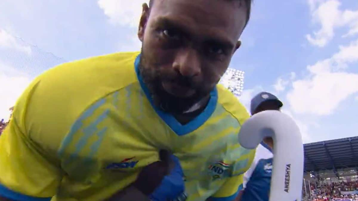 PR Sreejesh Points out at wife name on hockey stick after India nail biting win against Great Britan kvn