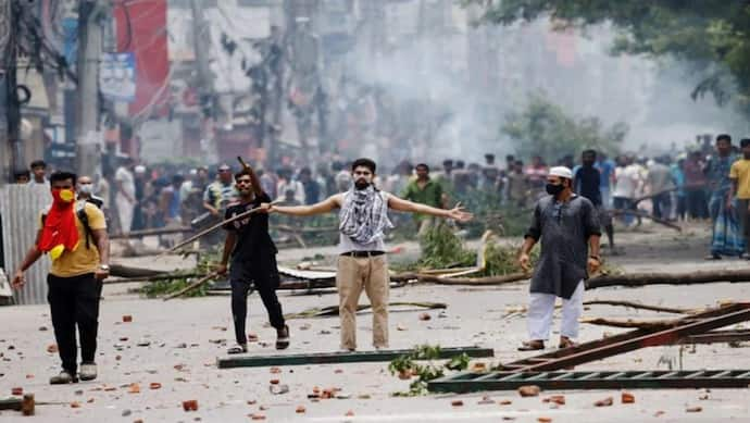 Three students of Bangladesh student movement who Sheikh Hasina was forced to leave the post of PM