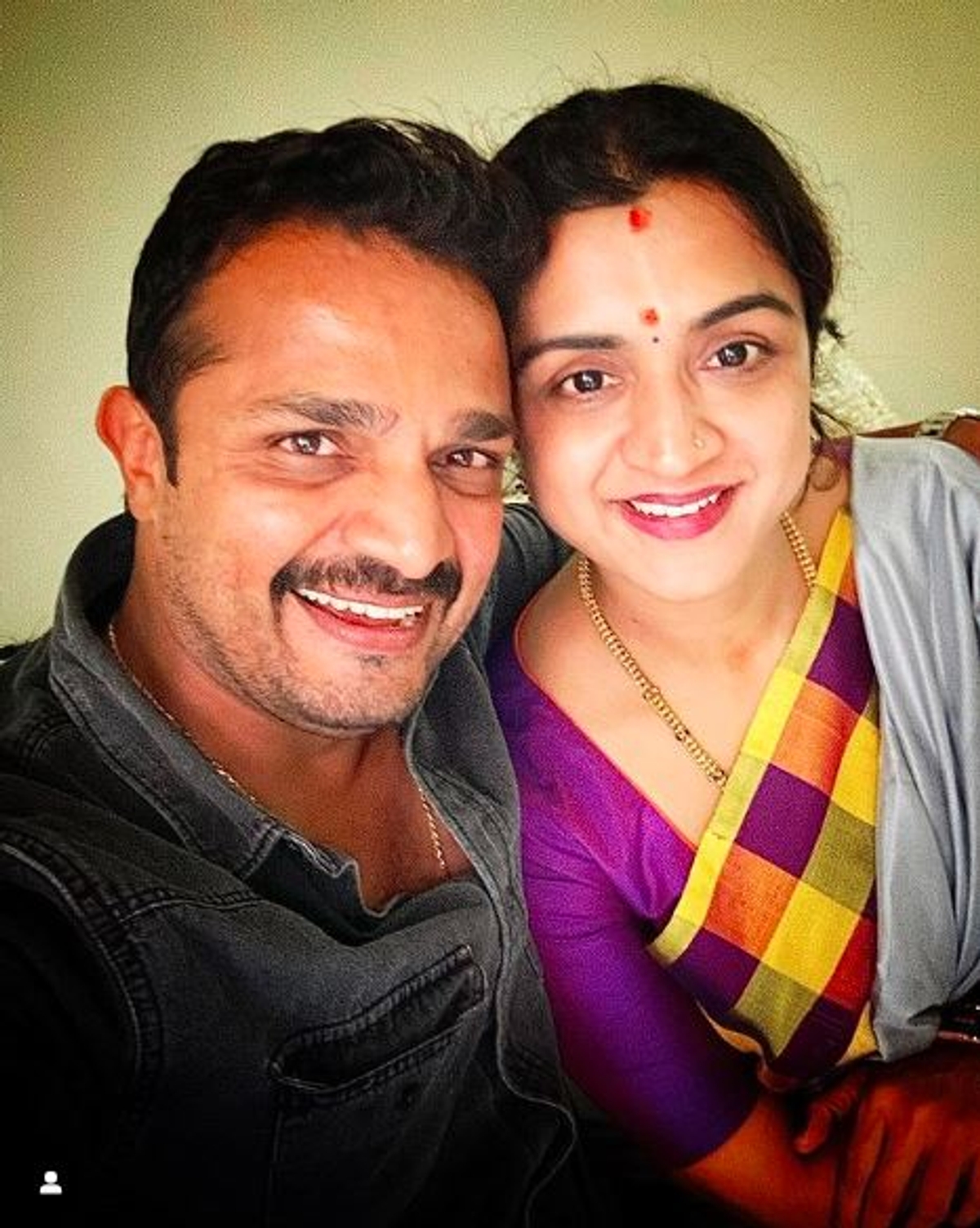 vijay raghavendra spandana seventeenth wedding anniversary roo