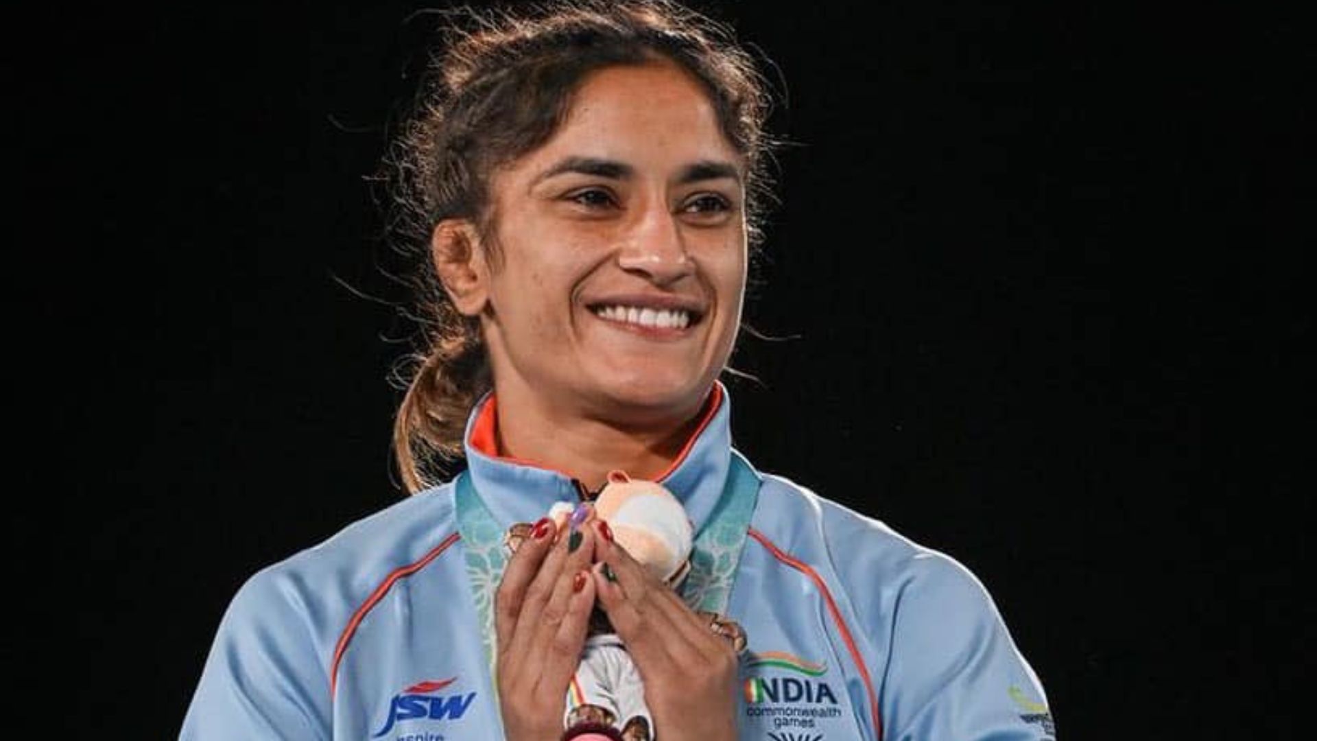 Wrestler Vinesh Phogat cries after stunning win against 4 time world champion Yui Susaki in Paris Olympics 2024 kvn