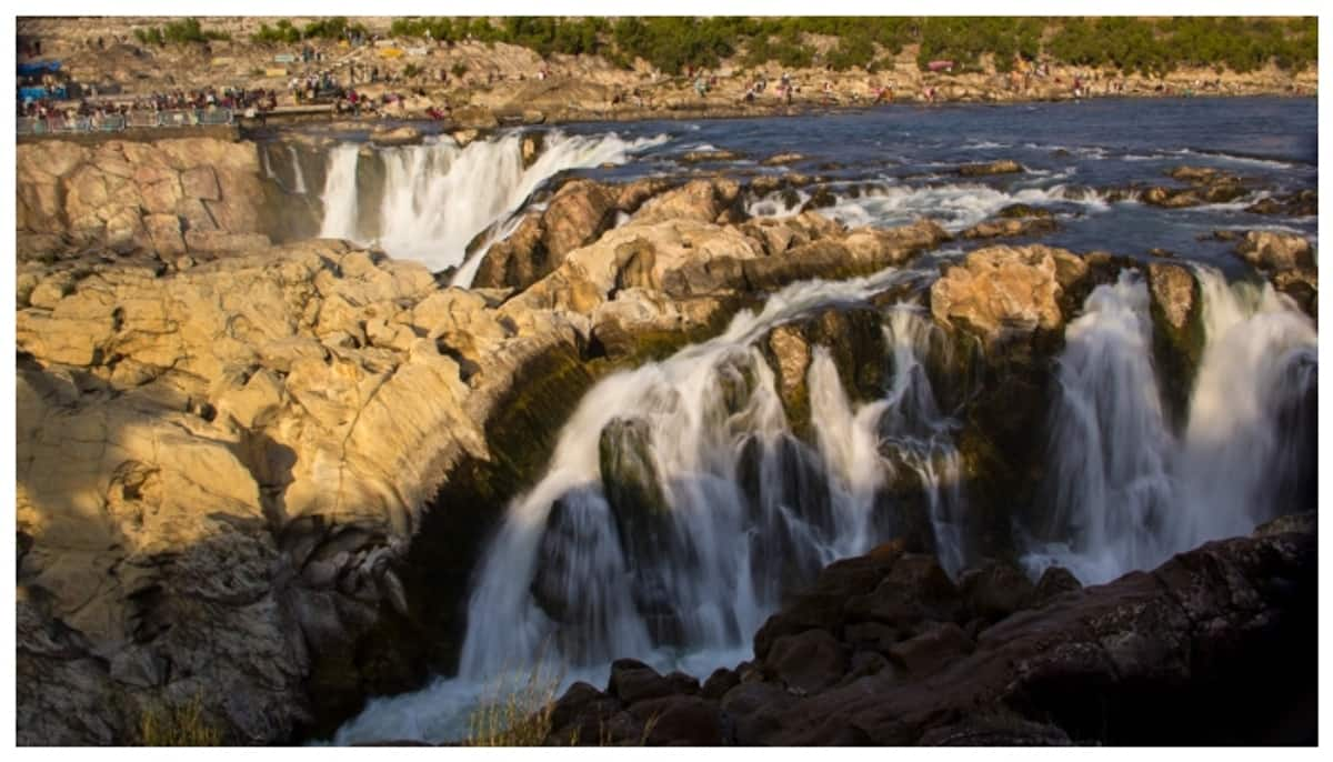 Dhuandhar water falls at Bhedaghat madhya pradesh with marble cliffs