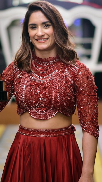 सावन में छा जाएंगे, कुश्ती चैंपियन Vinesh Phogat से 8 Ethnic look