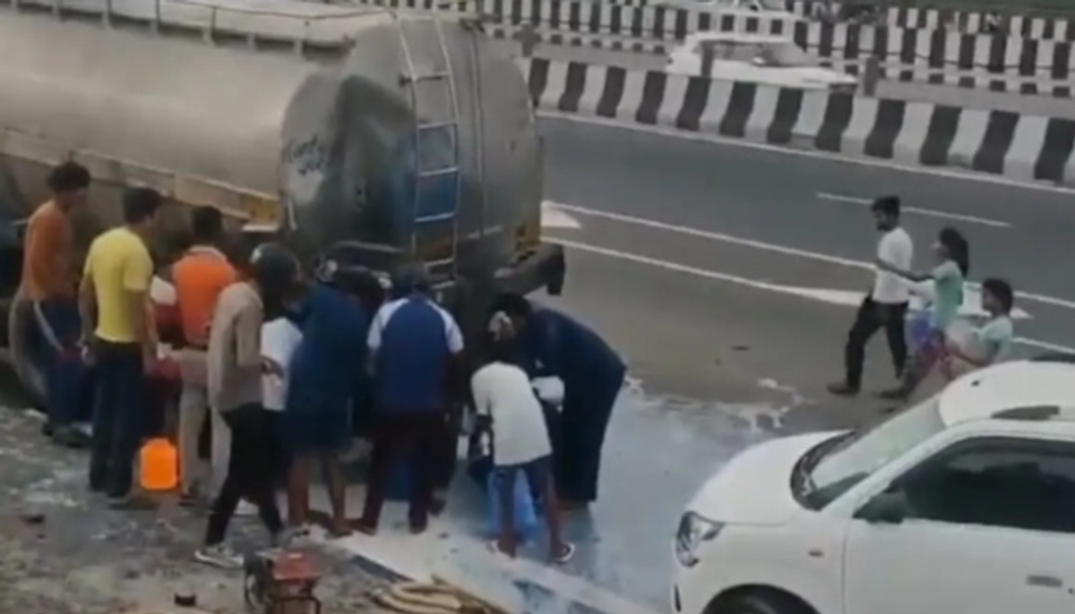 Milk tanker stopped after hitting with another truck and people nearby started collecting leaking milk