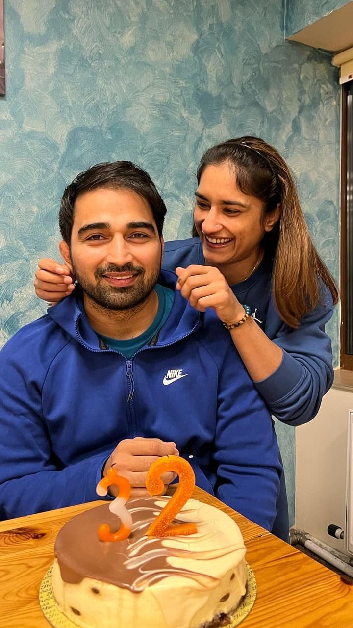 Paris Olympic 2024 Indian wrestler Vinesh Phogat love story why she took 8 fere in her wedding