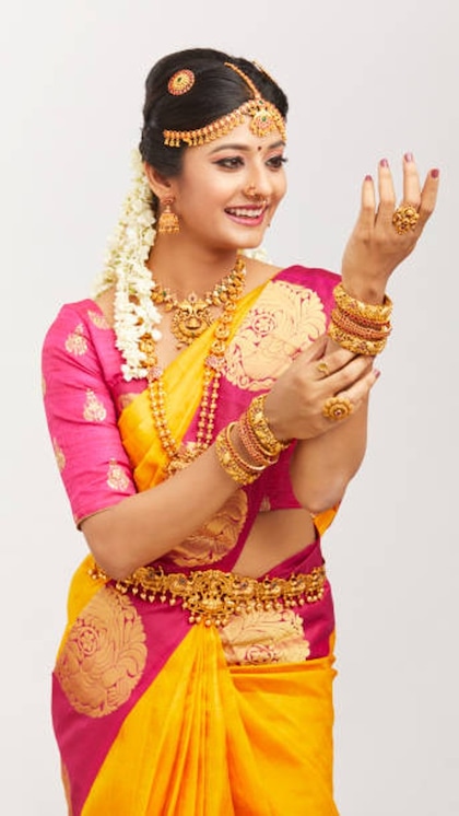 <p>Silver vs Gold price Today: वर्ल्ड गोल्ड काउंसिल के भारत के क्षेत्रीय CEO सचिन जैन ने कहा है कि इस साल देश में सोने की मांग 750 टन से ऊपर जाएगी। 2023 में सोने की मांग 761 टन थी।</p>
