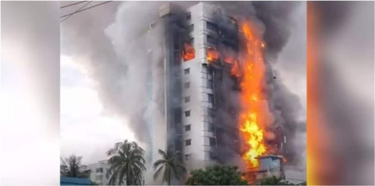 24 burnt alive as mob sets hotel on fire In Bangladesh