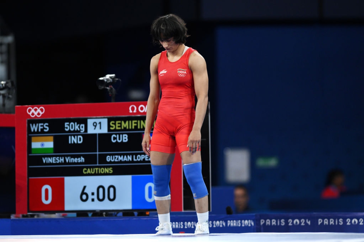 Heartbreaking Photos of exhausted, drained Vinesh Phogat go viral after Paris Olympics 2024 disqualification snt