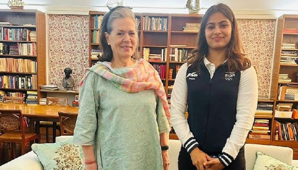 Paris Olympic medalist Manu Bhaker meets Sonia Gandhi pic goes viral kvn