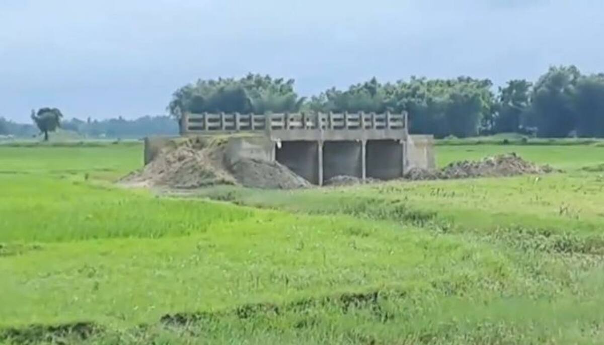 bridge construction in Open field and no roads in parmanandpur village araria bihar mrq