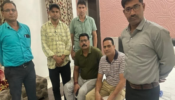 anti corruption-bureau-caught-government-officer-while-taking-ghee as bribe in jalwar rajasthan mrq