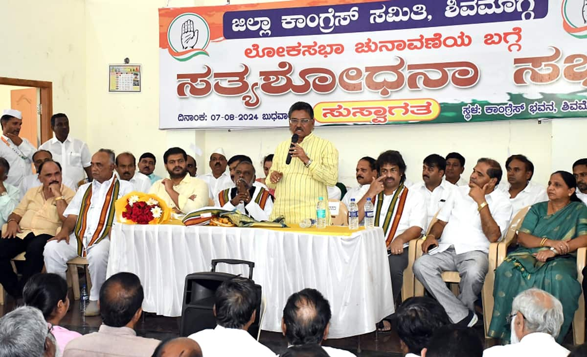 ex mp vs ugrappa talks over cm siddaramaiah at shivamogga gvd