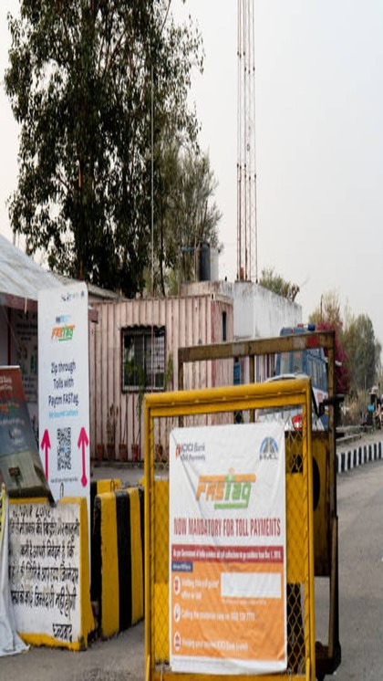 <p>FASTag के नए नियम लागू हो गए हैं और KYC अपडेट 31 अक्टूबर तक अनिवार्य है। जानें कैसे घर बैठे FASTag KYC अपडेट करें और अपडेशन के दौरान आपको कौन-कौन सी जानकारी देनी होगी।</p>
