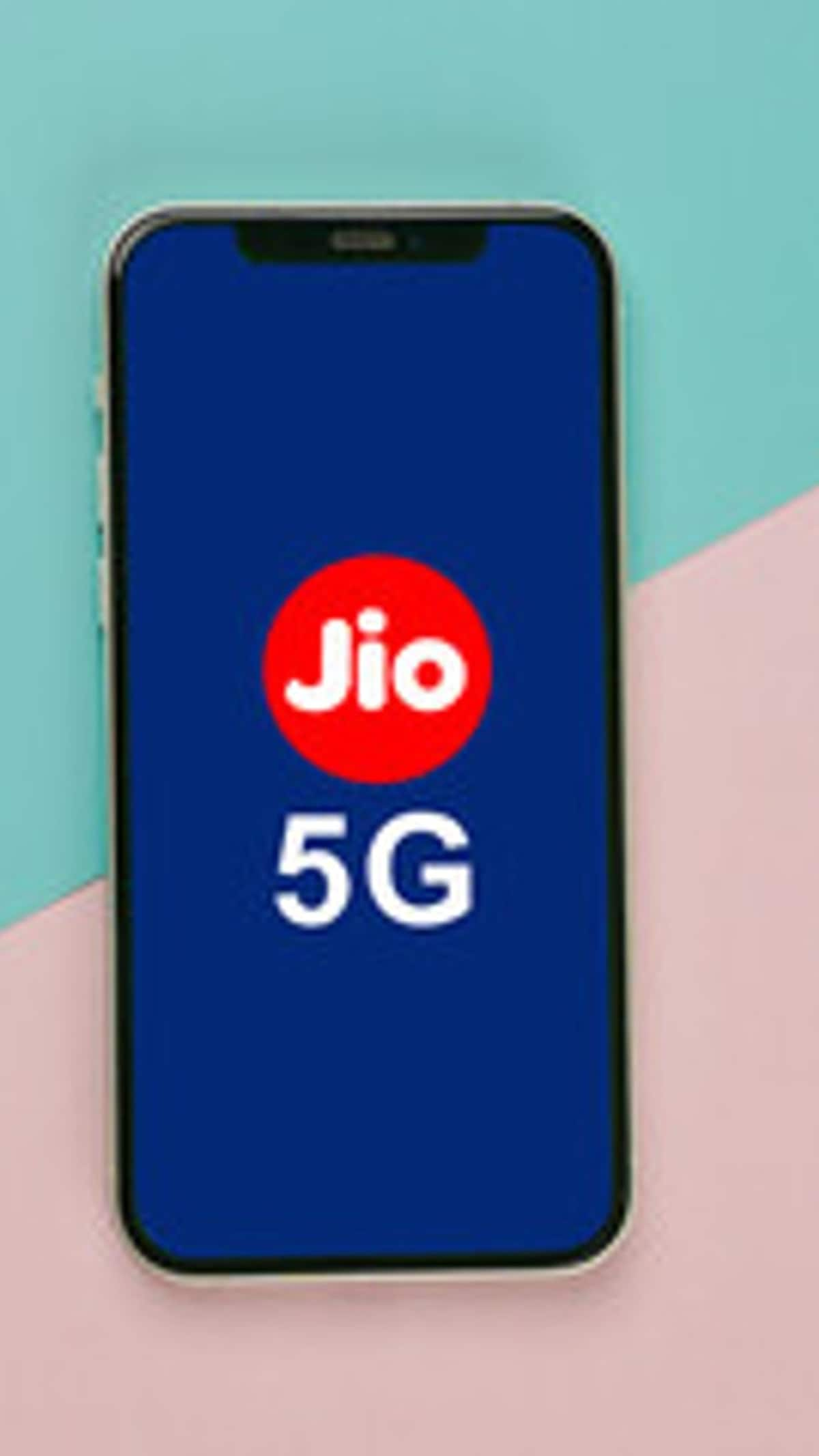 Jios 5 Lowest Recharge Packages Under Rs. 200 for Jio Apps and Data Calls