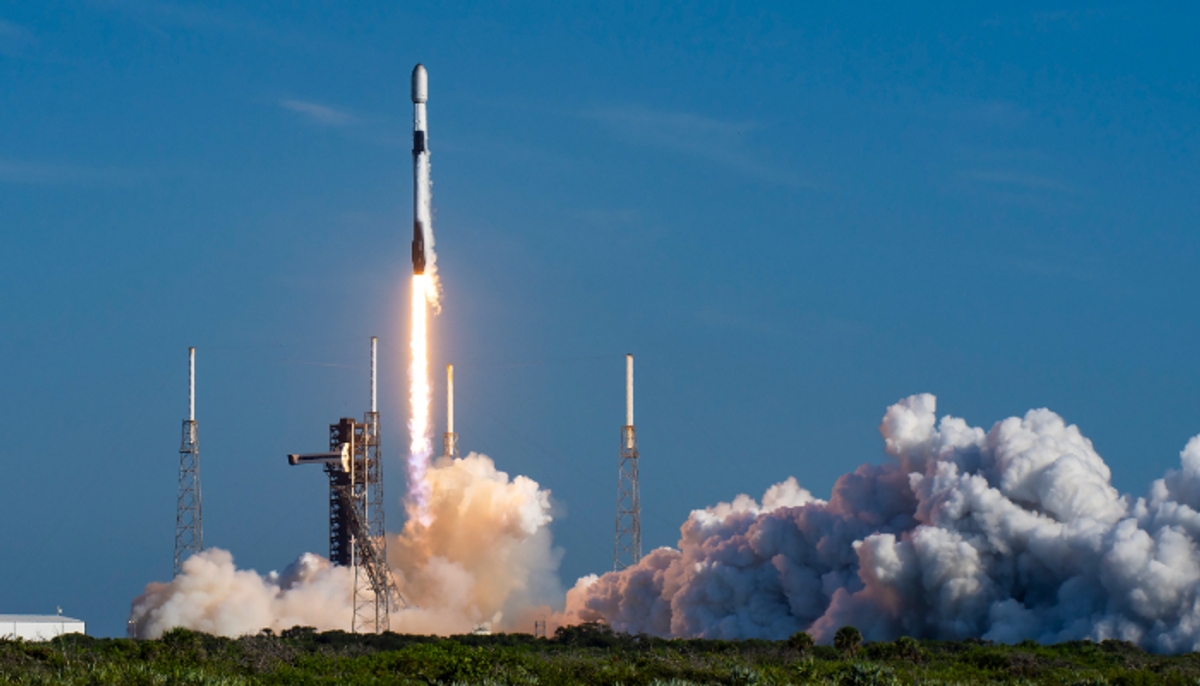 Watch Falcon 9 delivers 21 Starlink satellites to low Earth orbit from pad 40 in Florida 