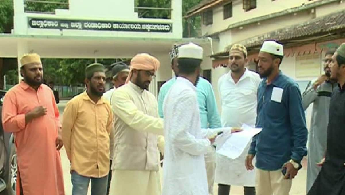 Muslims demand to bring dress code in Ayodhya Dattapeetha in Karnataka gvd