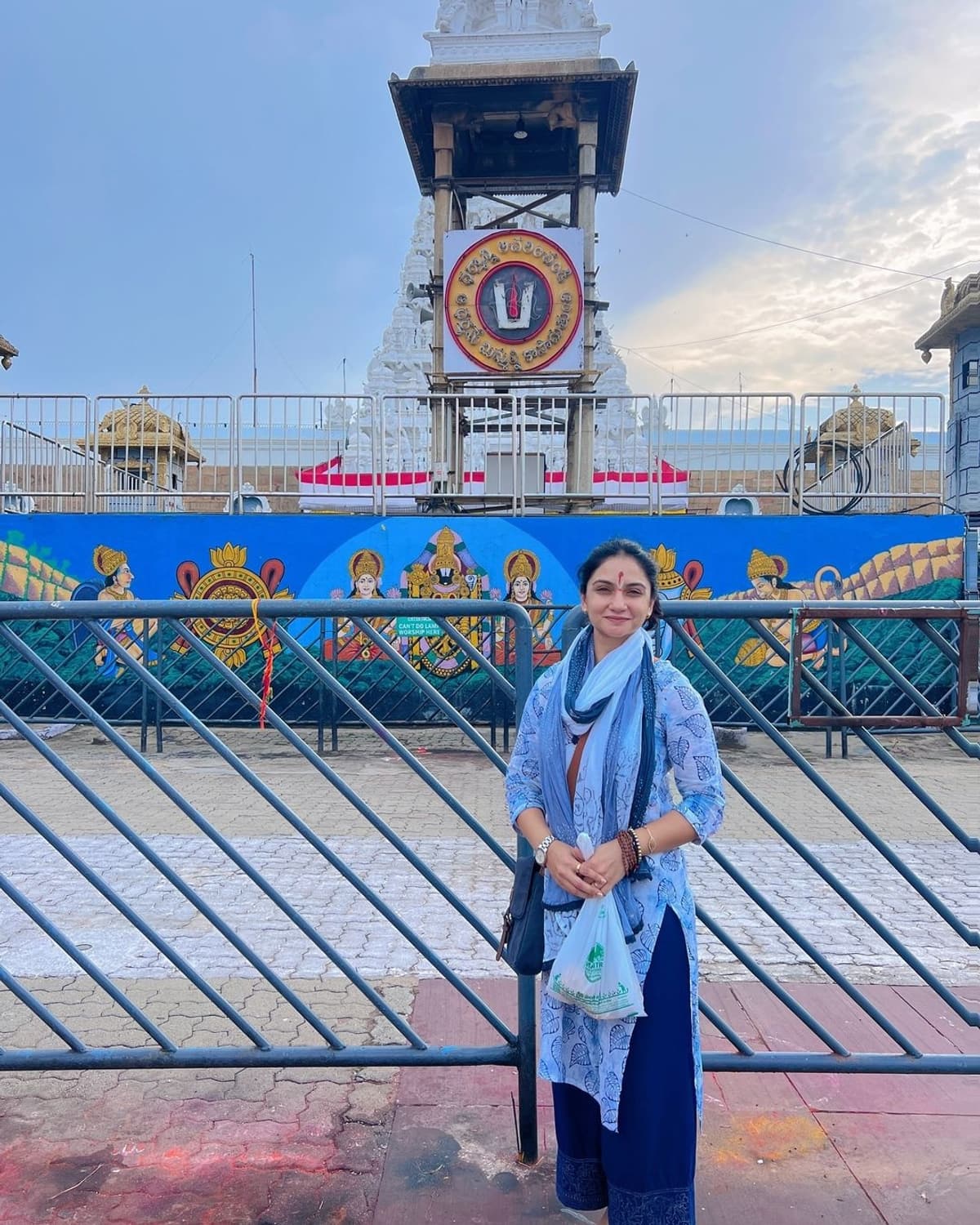 Hitler Kalyana fame actress Rajini visits Tirupathi temple pav