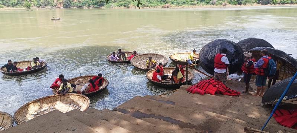 Tamil Nadu Karnataka permission to waterfall viewing, tourists flock to Hogenakkal Falls gow