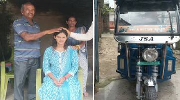 success story Purnia E rickshaw driver s daughter Roshni Kumari became inspector by overcoming hurdles of poverty