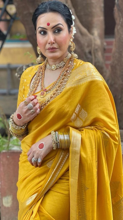 बहू भी दिखेगी जीरो,45+ वुमन चुनें Kamya Punjabi जैसे साड़ी लुक