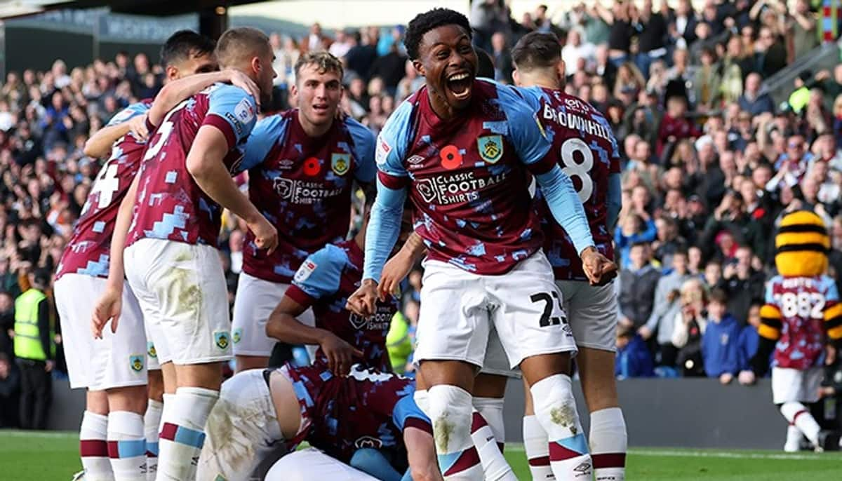 football Scott Parker begin Burnely reign with dominant 4-1 Championship-win over Luton Town scr