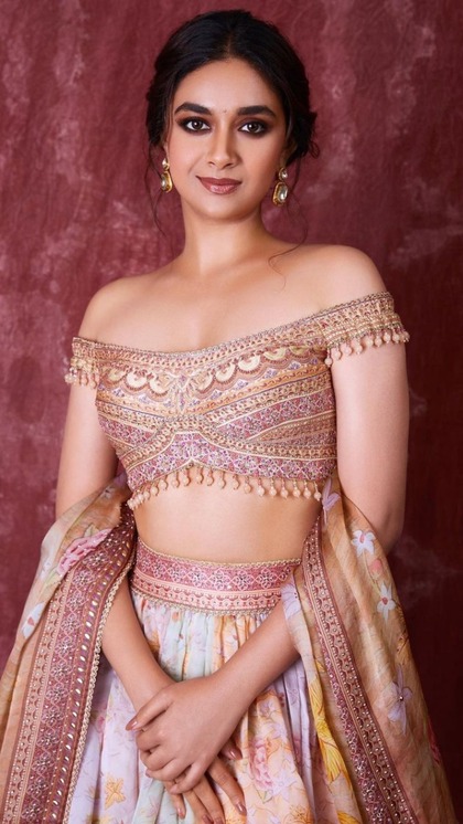 सास-ननद हो जाएंगी फेल, जब राखी पर पहनेंगी Keerthy Suresh से 8 ब्लाउज